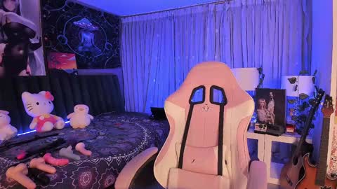 Snapshot of lanakyutt chatting on 31, 12, 2024 L A N A online show from 31, 12, 2024