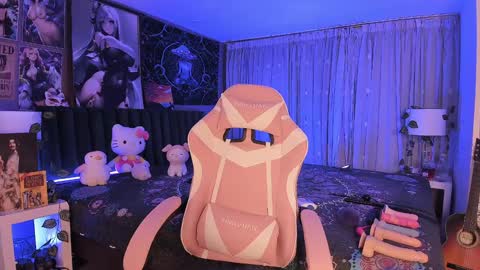 Snapshot of lanakyutt chatting on 13, 1, 2025 L A N A online show from 13, 1, 2025