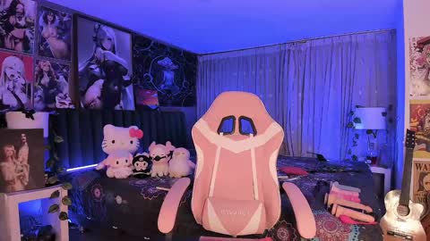 Snapshot of lanakyutt chatting on 23, 1, 2025 L A N A online show from 23, 1, 2025