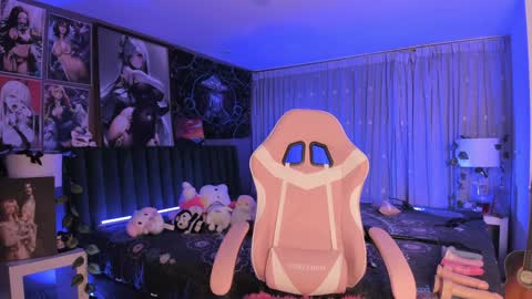 Snapshot of lanakyutt chatting on 28, 1, 2025 L A N A online show from 28, 1, 2025