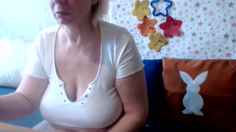 Snapshot of lanalovelyqueen chatting on 11, 6, 2026 LovelyQueen online show from 11, 6, 2026