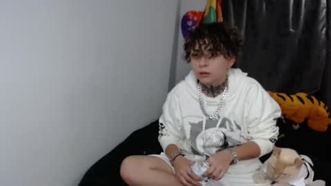 Snapshot of lannie_gonzales chatting on 1, 1, 2025 LANNIE online show from 1, 1, 2025