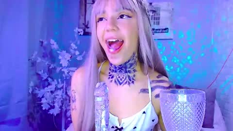 Snapshot of lannie_gonzales chatting on 7, 11, 2025 LANNIE online show from 7, 11, 2025