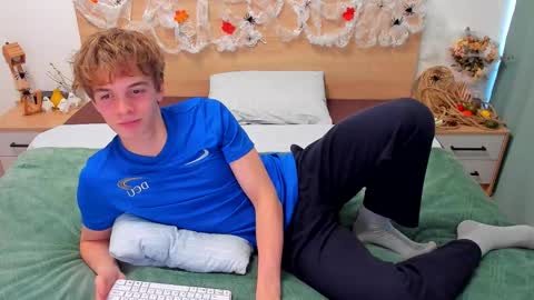 Snapshot of lanny_fandi chatting on 11, 10, 2025 Fandi online show from 11, 10, 2025