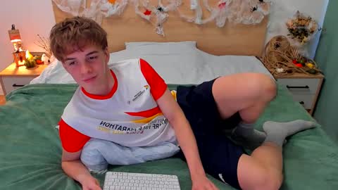 Snapshot of lanny_fandi chatting on 28, 10, 2025 Fandi online show from 28, 10, 2025