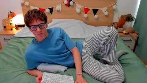 Snapshot of lanny_fandi chatting on 14, 11, 2025 Fandi online show from 14, 11, 2025