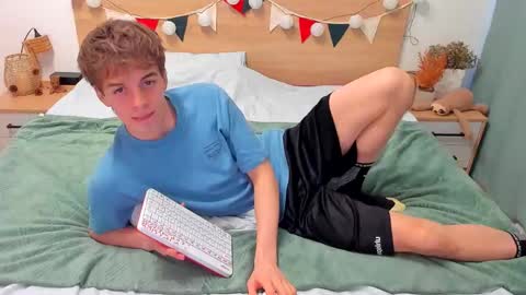 Snapshot of lanny_fandi chatting on 18, 11, 2025 Fandi online show from 18, 11, 2025