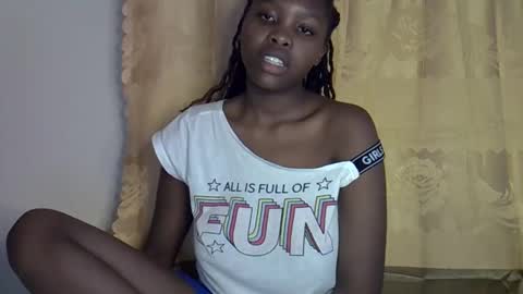 Snapshot of lara5872 chatting on 29, 10, 2025 lara online show from 29, 10, 2025