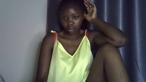 Snapshot of lara5872 chatting on 28, 11, 2025 lara online show from 28, 11, 2025