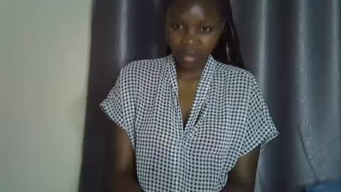 Snapshot of lara5872 chatting on 1, 12, 2025 lara online show from 1, 12, 2025