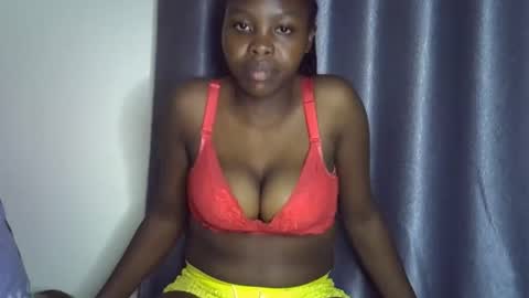 Snapshot of lara5872 chatting on 4, 12, 2025 lara online show from 4, 12, 2025