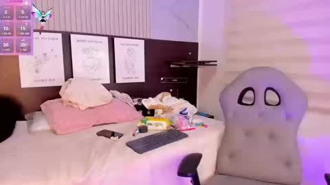 lara_as online show from 10, 9, 2025