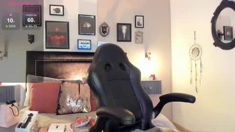 Snapshot of lara_madisson chatting on 12, 9, 2025 Lara Madisson online show from 12, 9, 2025