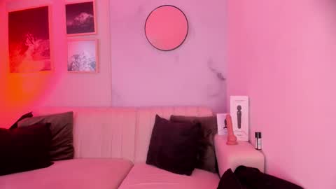 Snapshot of lara_madisson chatting on 30, 10, 2025 Lara Madisson online show from 30, 10, 2025