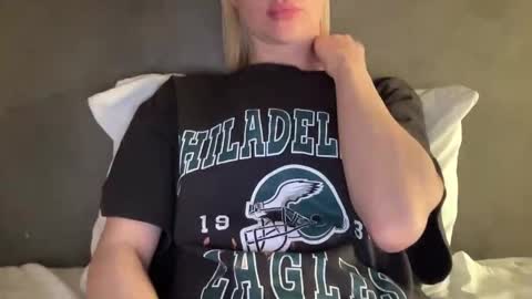 Snapshot of lara_neon chatting on 24, 2, 2025 Lara Neon online show from 24, 2, 2025