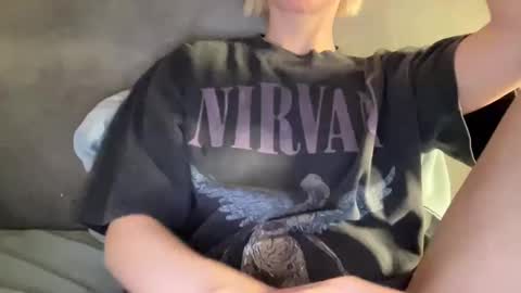 Lara Neon online show from 4, 2, 2026