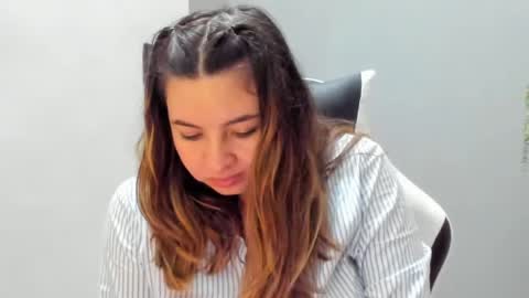Snapshot of laracat18 chatting on 17, 6, 2026 Lara online show from 17, 6, 2026