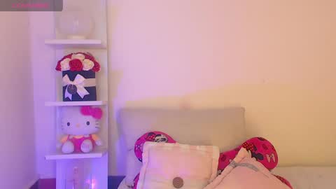 Snapshot of larahoney1 chatting on 30, 4, 2026 Lara help me reach 100likes online show from 30, 4, 2026