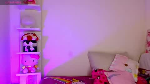 Snapshot of larahoney1 chatting on 5, 5, 2026 Lara help me reach 100likes online show from 5, 5, 2026