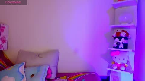 Snapshot of larahoney1 chatting on 6, 5, 2026 Lara help me reach 100likes online show from 6, 5, 2026