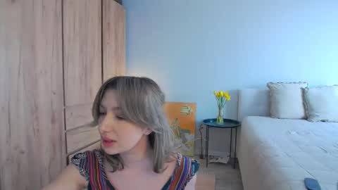 LaraKanes online show from 5, 3, 2025