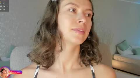 Snapshot of laralane_ chatting on 27, 10, 2025 Lara online show from 27, 10, 2025