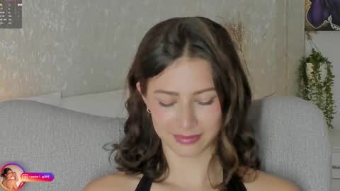 Snapshot of laralane_ chatting on 10, 11, 2025 Lara online show from 10, 11, 2025