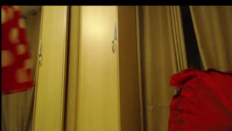 laralhotr online show from 3, 1, 2025