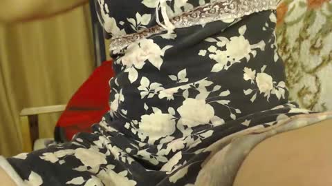 laralhotr online show from 1, 3, 2025