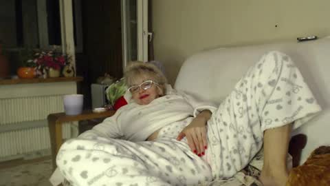 laralhotr online show from 8, 3, 2025