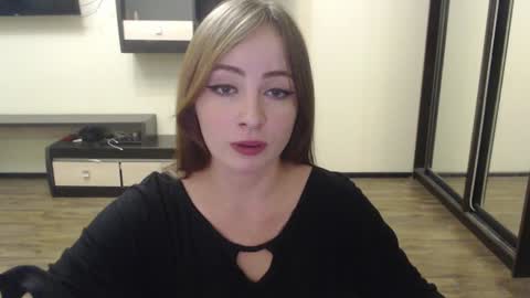 Snapshot of laralianna chatting on 11, 12, 2024 Laralianna online show from 11, 12, 2024