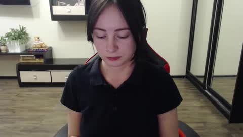 Snapshot of laralianna chatting on 8, 10, 2025 Laralianna online show from 8, 10, 2025