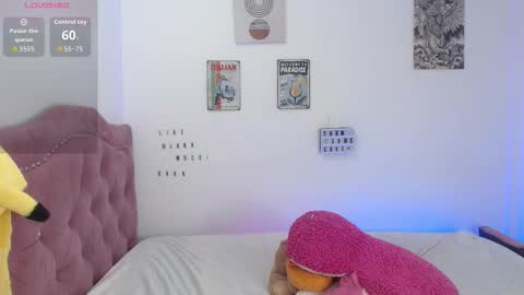 Snapshot of laramucci chatting on 9, 11, 2025 laramucci online show from 9, 11, 2025