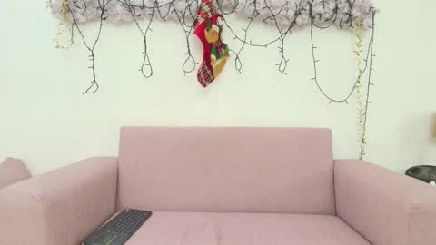 Snapshot of laramurphy chatting on 18, 12, 2025 Lara Murphy online show from 18, 12, 2025