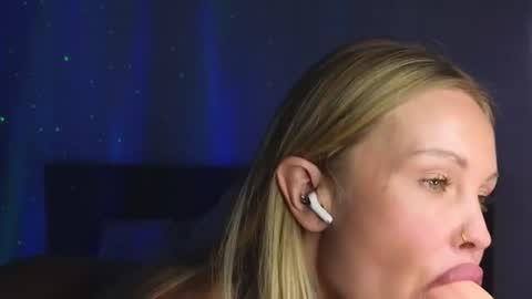 Snapshot of larine_morgan chatting on 24, 6, 2026 LarineGMT7 UTC6 online show from 24, 6, 2026