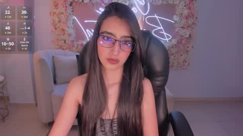 Snapshot of larisasmirnov chatting on 28, 11, 2025 Larisa Smirnov online show from 28, 11, 2025