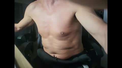 Snapshot of larop49 chatting on 4, 5, 2026 Larop49 online show from 4, 5, 2026