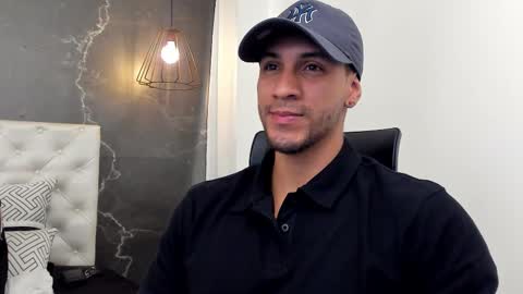 Snapshot of larry_jones chatting on 21, 11, 2025 andrew online show from 21, 11, 2025