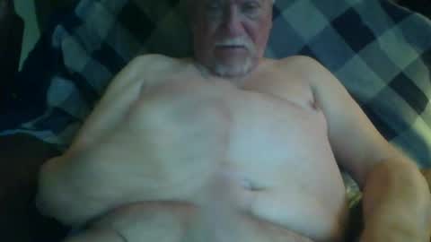 Snapshot of larryw01 chatting on 12, 6, 2026 larryw01 online show from 12, 6, 2026