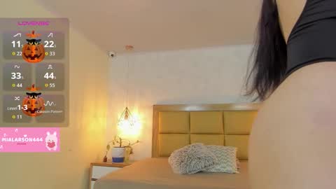 Snapshot of larsonmia chatting on 22, 10, 2025 MIA online show from 22, 10, 2025