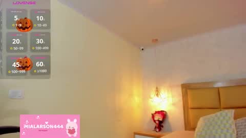 Snapshot of larsonmia chatting on 28, 10, 2025 MIA online show from 28, 10, 2025
