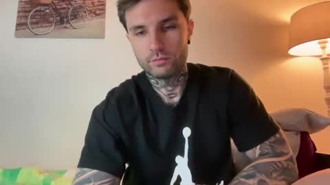 Snapshot of larsskeet chatting on 1, 12, 2025 larsskeet online show from 1, 12, 2025