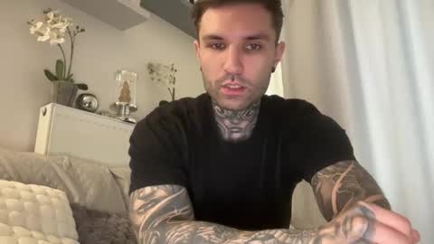 Snapshot of larsskeet chatting on 18, 12, 2025 larsskeet online show from 18, 12, 2025