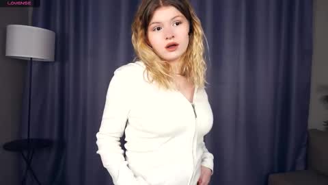 Snapshot of latanyabarthel chatting on 19, 11, 2025 Jay online show from 19, 11, 2025