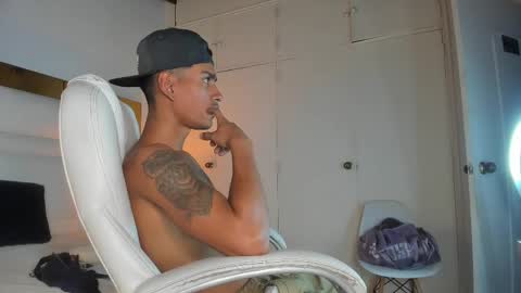 Snapshot of latin_couple20y chatting on 13, 2, 2025 Johana y Santiago online show from 13, 2, 2025