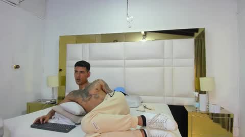 Snapshot of latin_couple20y chatting on 28, 9, 2025 Johana y Santiago online show from 28, 9, 2025