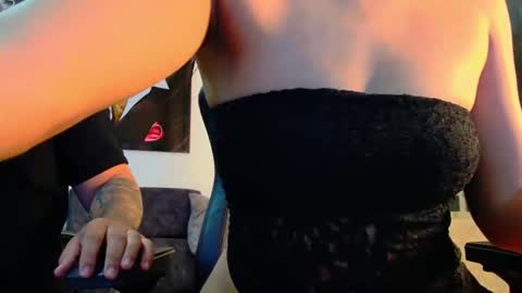 Snapshot of latin_couple77 chatting on 15, 4, 2026 Sara y Andy online show from 15, 4, 2026