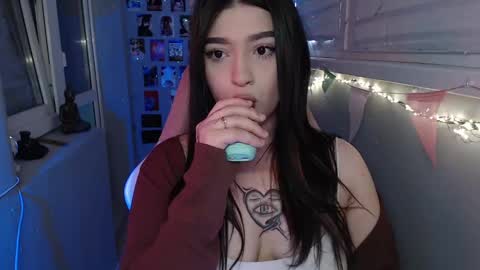 Snapshot of latina_mia chatting on 4, 3, 2025 miiiiiiaaaa online show from 4, 3, 2025