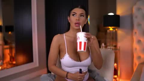 Snapshot of latinaloco chatting on 28, 6, 2026 Latina online show from 28, 6, 2026