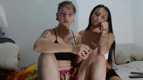 Snapshot of latinas_love05 chatting on 15, 1, 2026 latinas_love05 online show from 15, 1, 2026